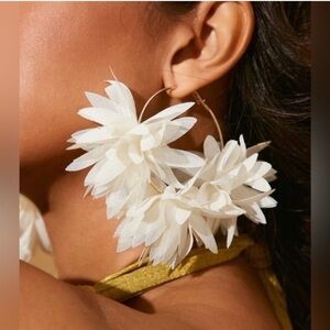 ✨NEW✨ Elegant White Floral Hoop Earrings